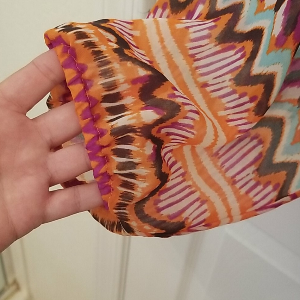 Pretty patterned top - Picture 3 of 4